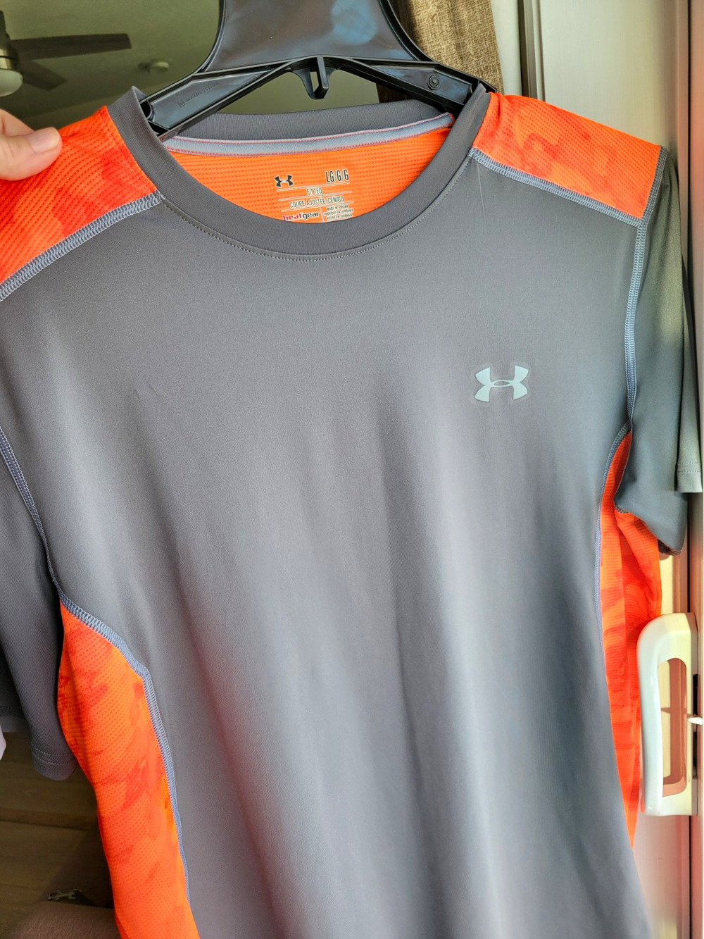 Under Armour HeatGear Men's T-Shirt Gray Orange Camo Fitted L Activewear